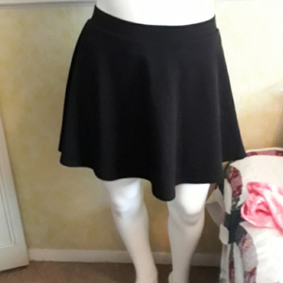 Forever 21 Dresses & Skirts - Black skater skirt